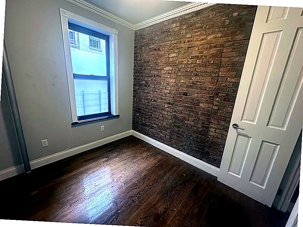 East 106th Street — 3 Bed - Photo 3