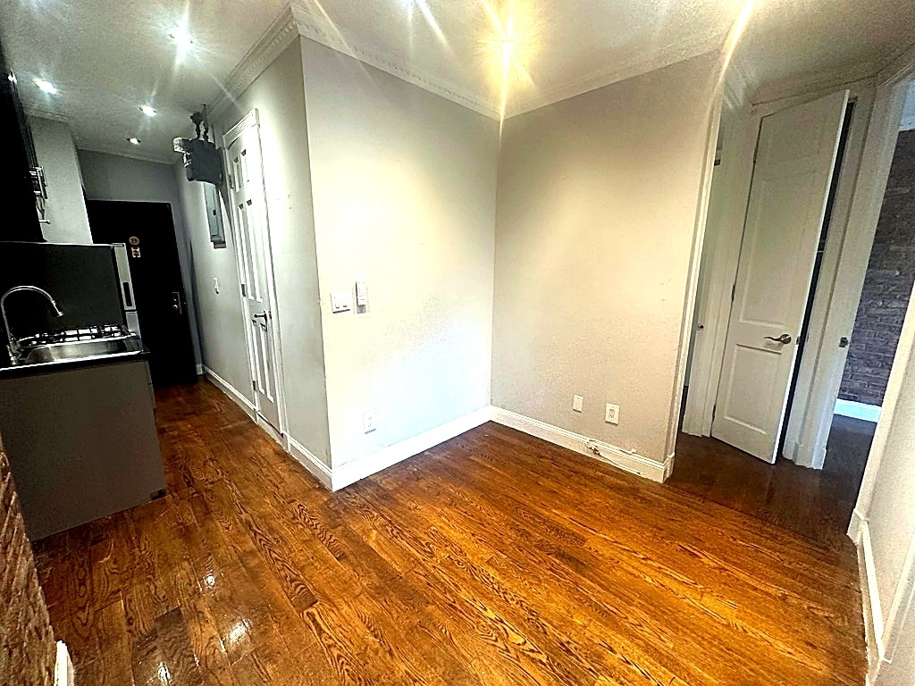 East 106th Street — 3 Bed - Photo 6