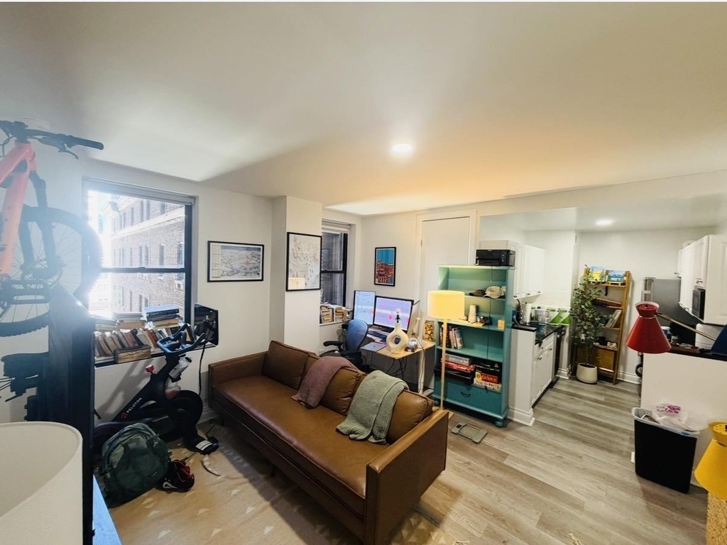 West 34th Street - Photo 1