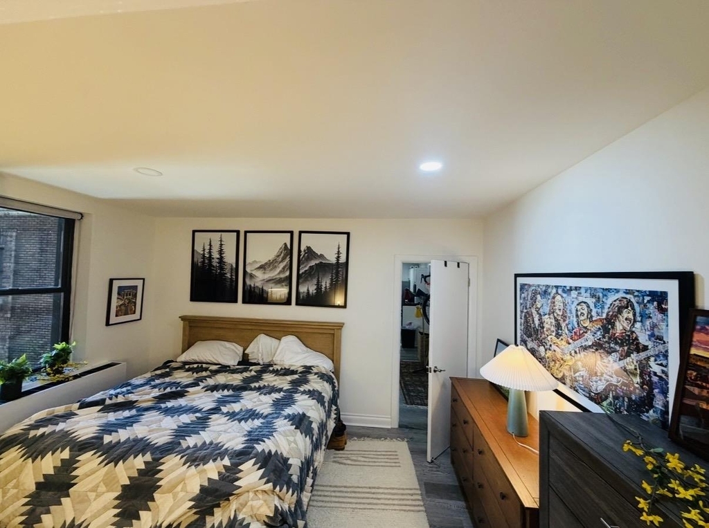 West 34th Street - Photo 8