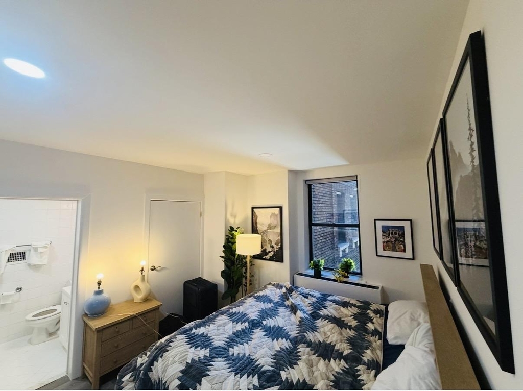 West 34th Street - Photo 9