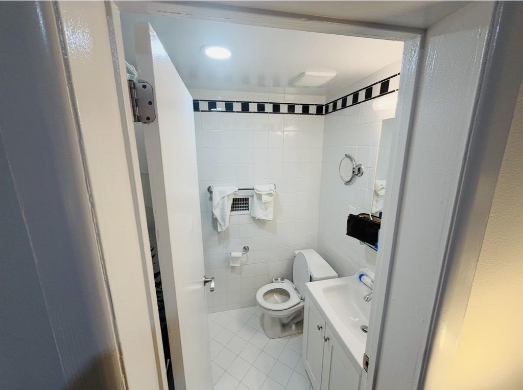 West 34th Street - Photo 10