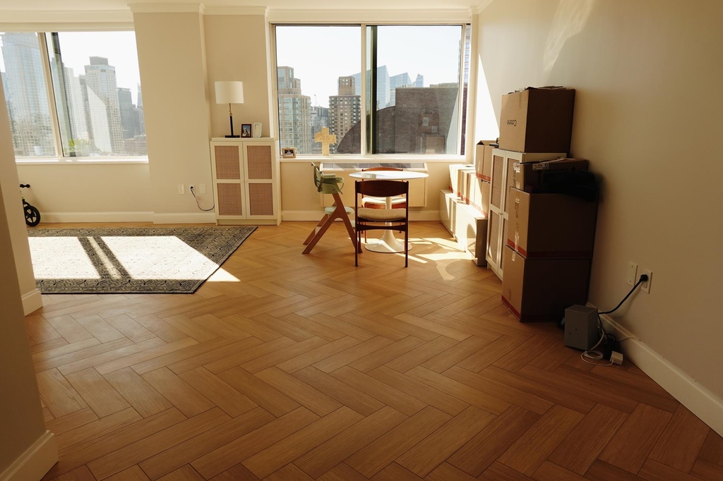 160 Riverside Boulevard - Photo 5