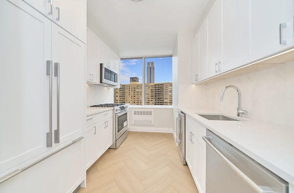 160 Riverside Boulevard - Photo 15