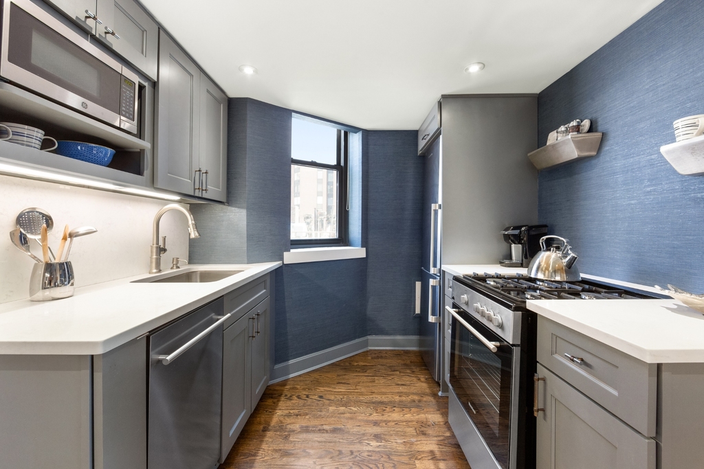 170 East 92nd Street - Photo 6