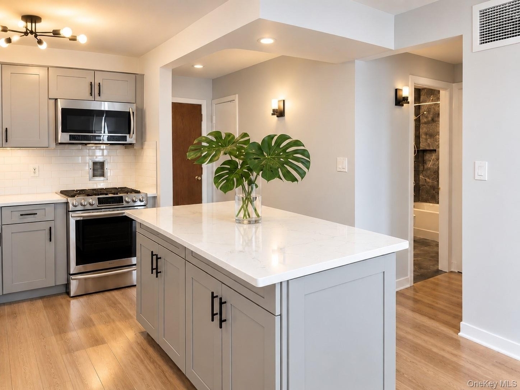 4 Martine Avenue - Photo 0