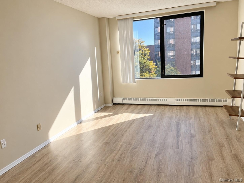 4 Martine Avenue - Photo 3