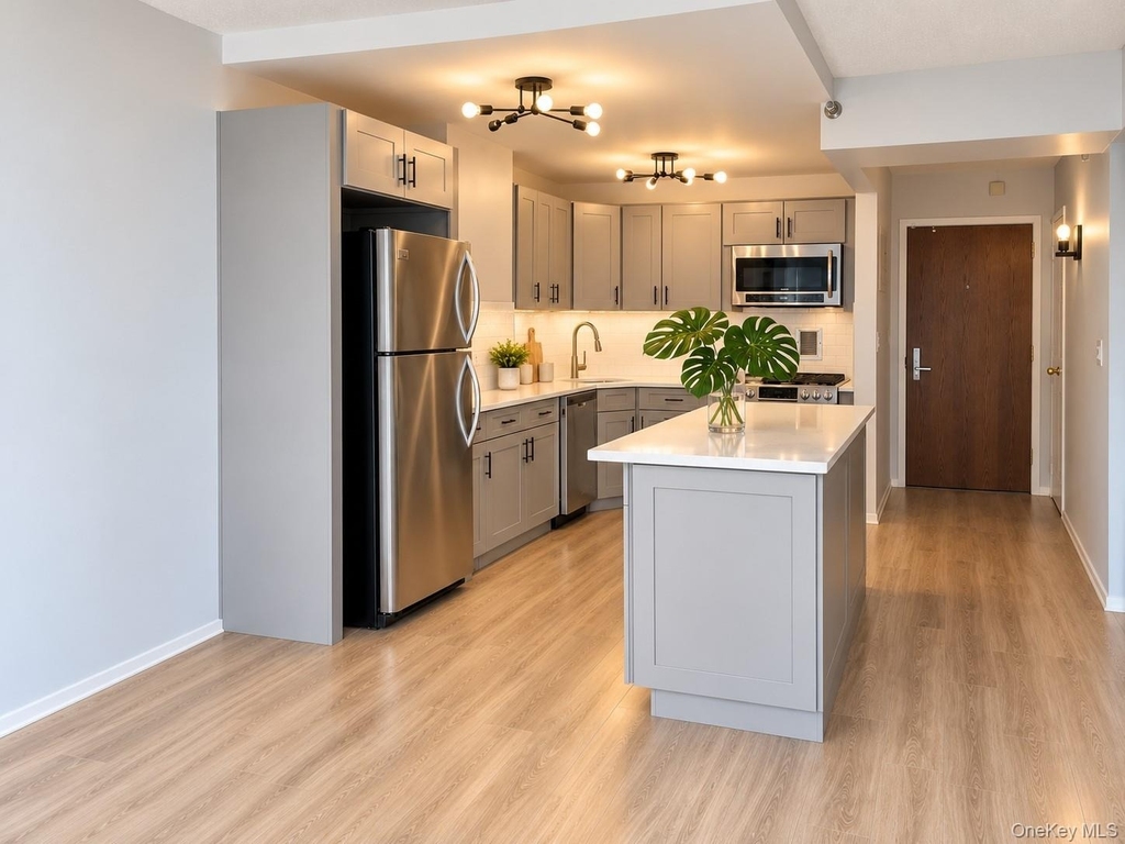 4 Martine Avenue - Photo 2