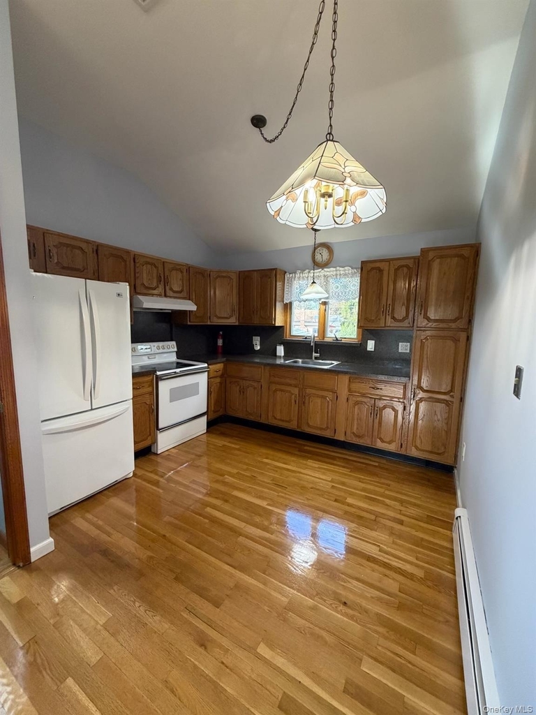 888 Custer Street - Photo 1