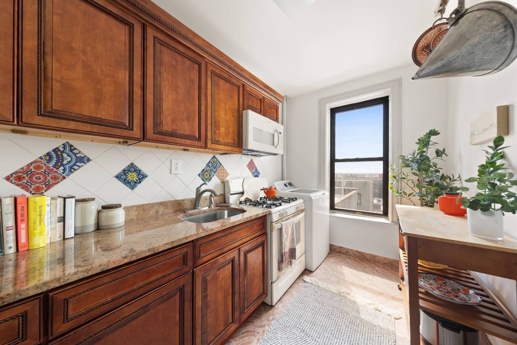 1710 Carroll Street - Photo 2