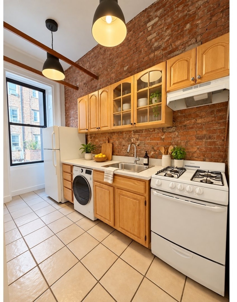 310 Bleecker Street - Photo 1