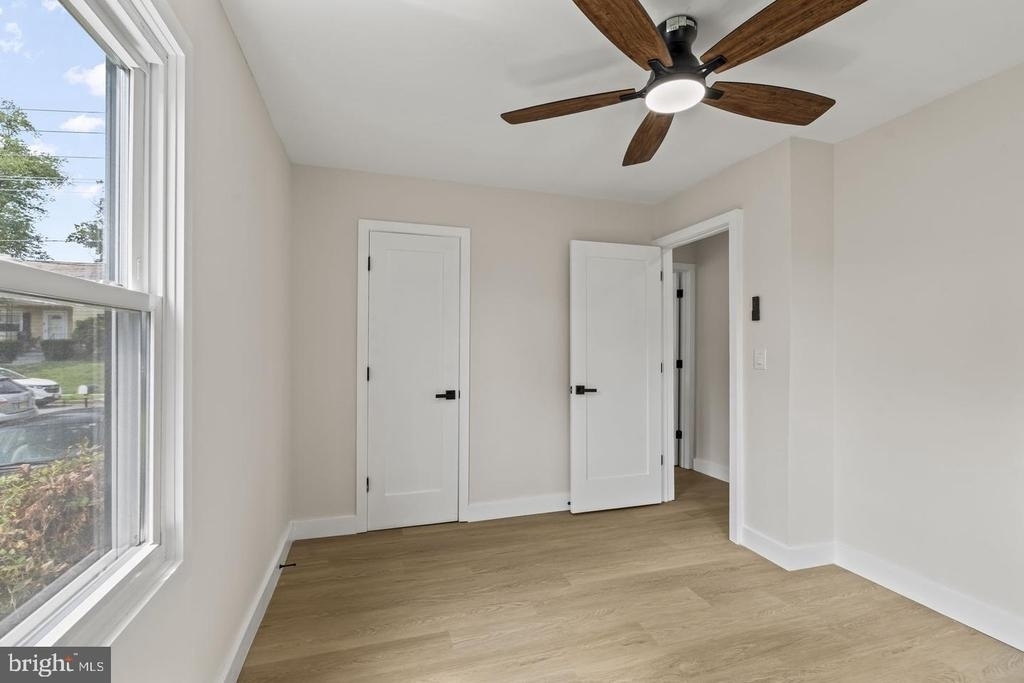 137 Ardsley Ave - Photo 17