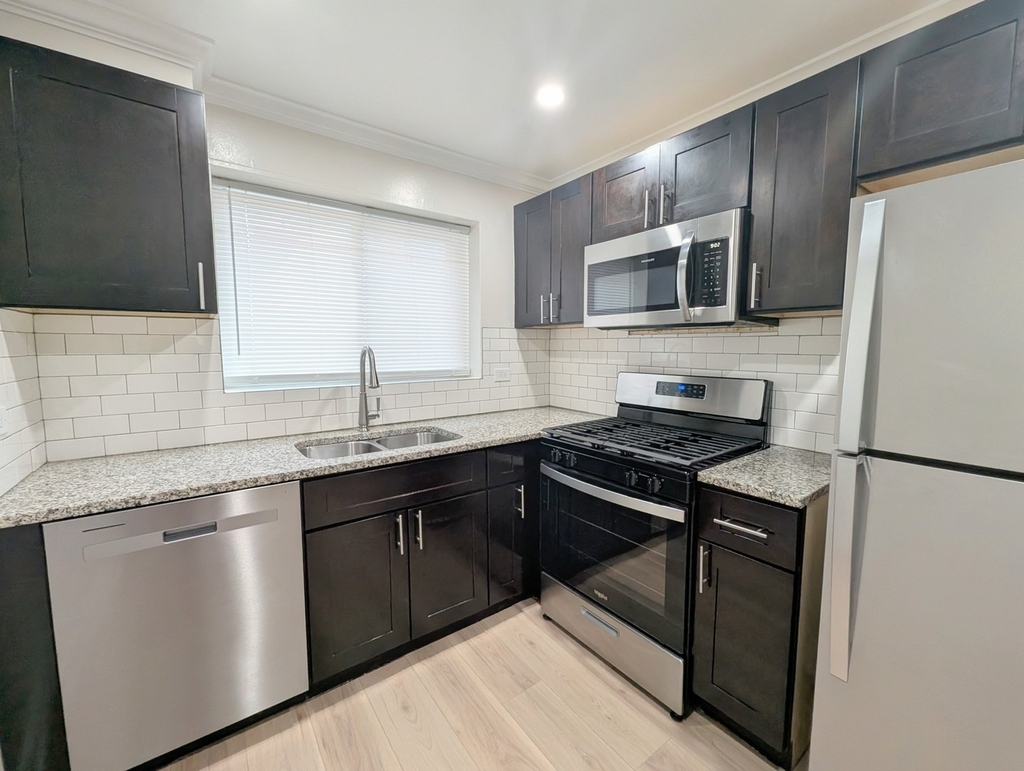 7553 N Bell Avenue - Photo 1