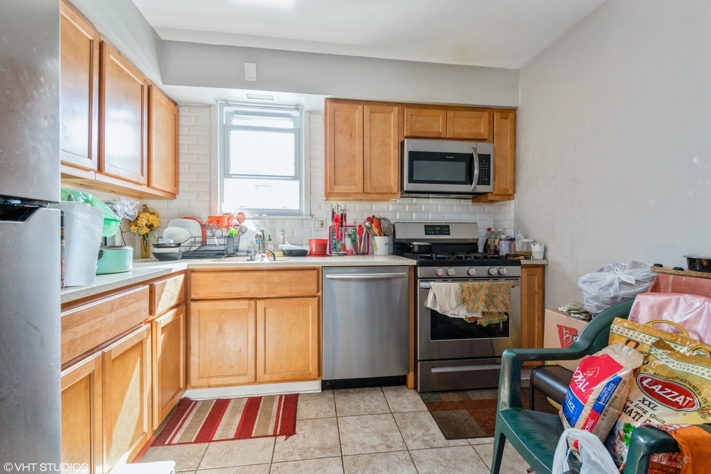 6331 N Fairfield Avenue - Photo 2