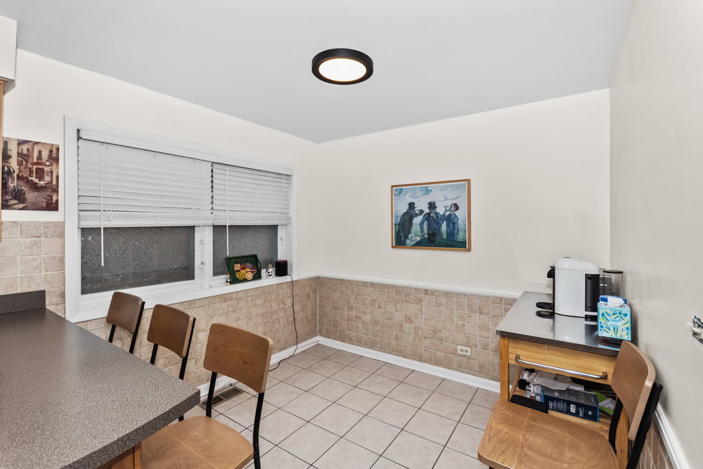 930 Hinman Avenue - Photo 4