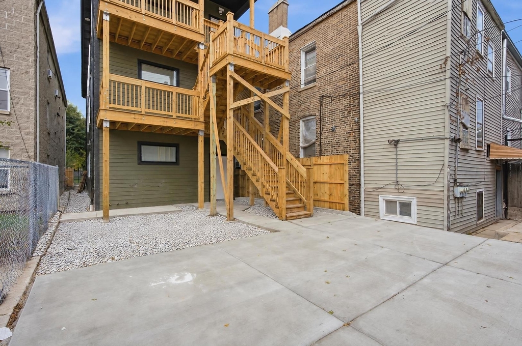 2307 S Marshall Boulevard - Photo 14