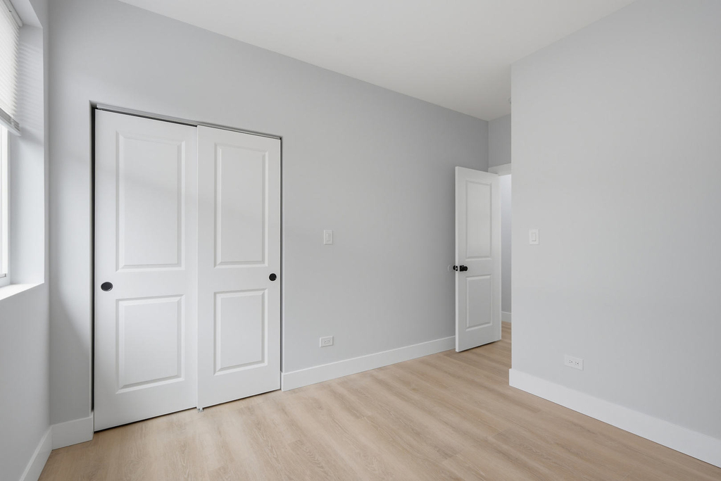 2307 S Marshall Boulevard - Photo 9