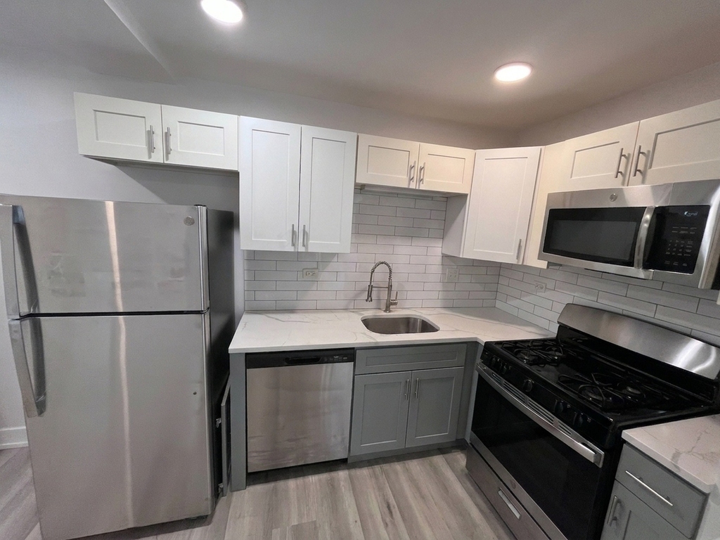 5920 N Ridge Avenue - Photo 5