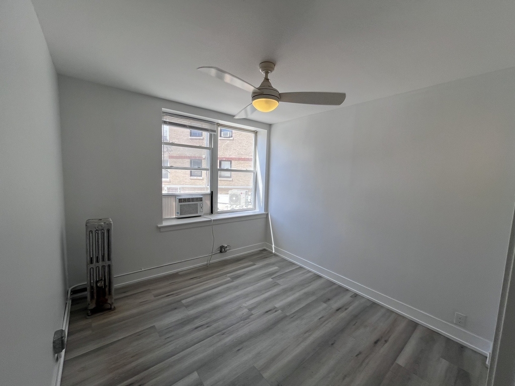 5920 N Ridge Avenue - Photo 8