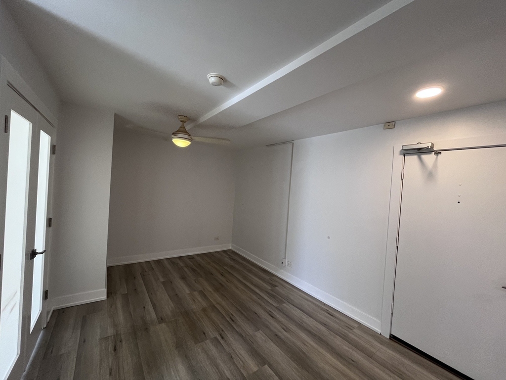 5920 N Ridge Avenue - Photo 3