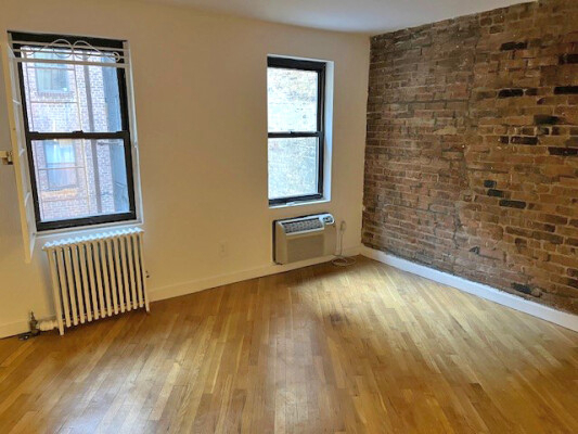 Sullivan Street - Photo 2