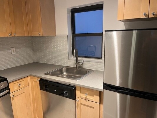 Sullivan Street - Photo 3