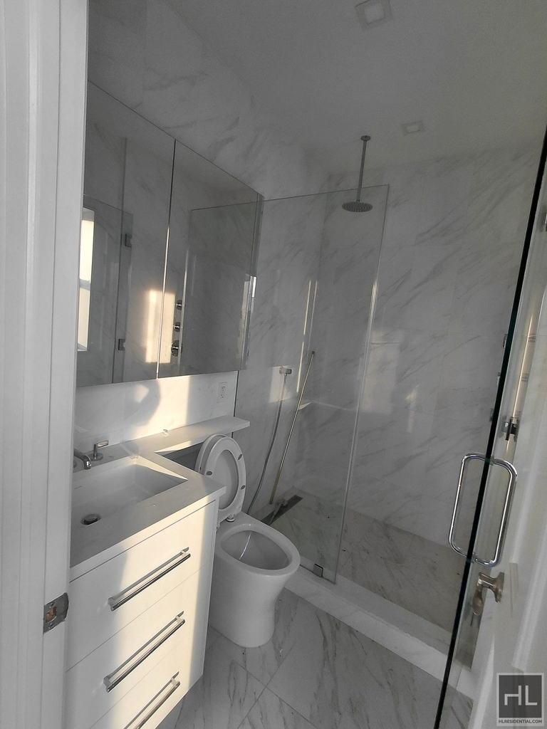2nd Avenue - Photo 3