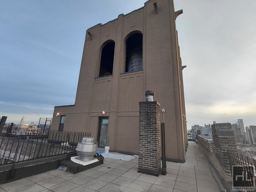 2nd Avenue - Photo 5