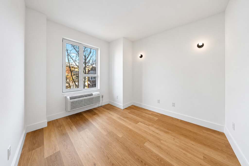 1042 President Street - Photo 3