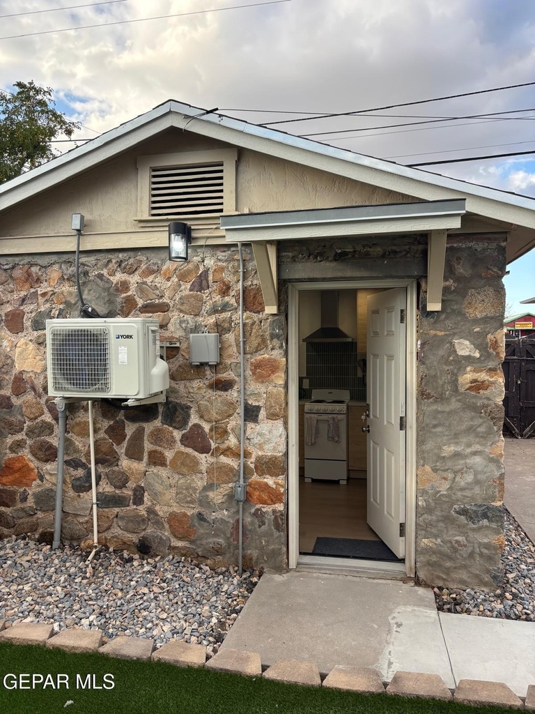 3607 Tularosa Avenue - Photo 0