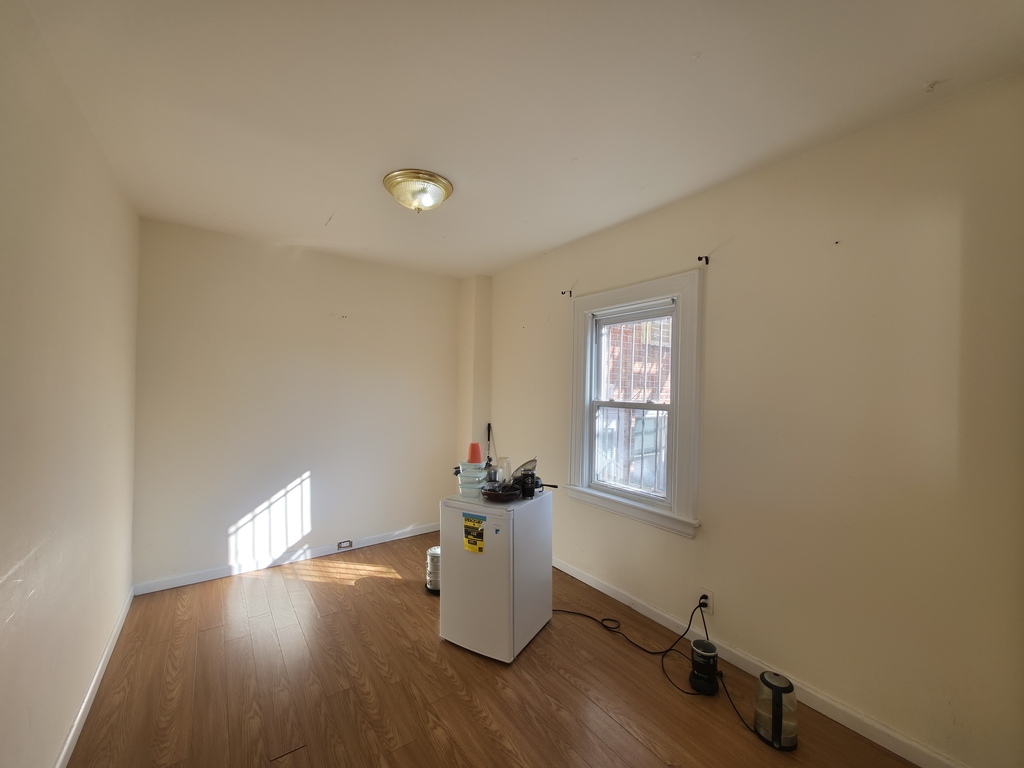 48-45 58th street - Photo 3