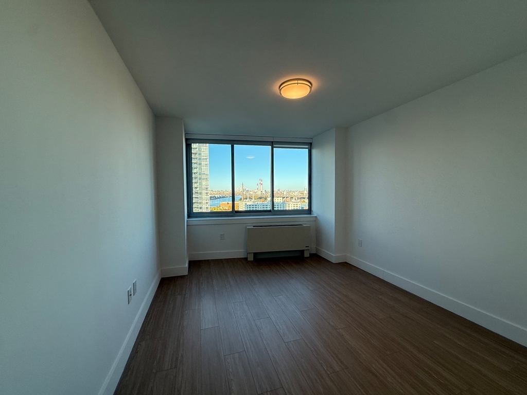 Center Boulevard - Photo 1