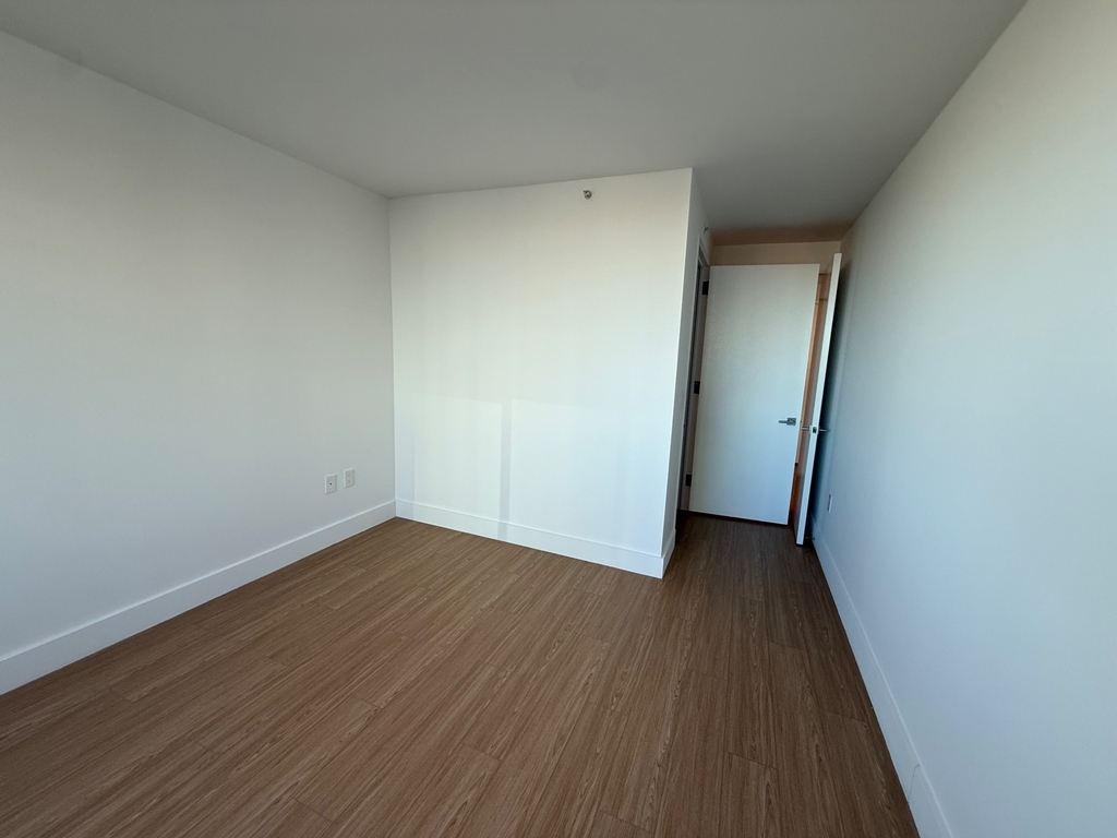 Center Boulevard - Photo 2