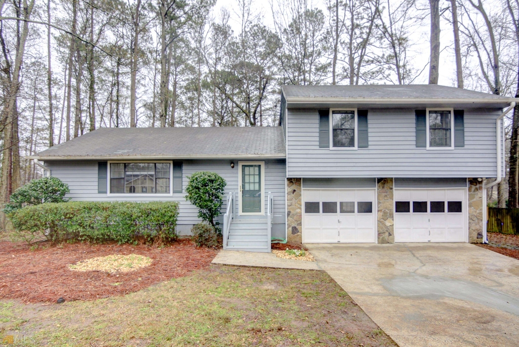 102 Pine Point - Photo 1