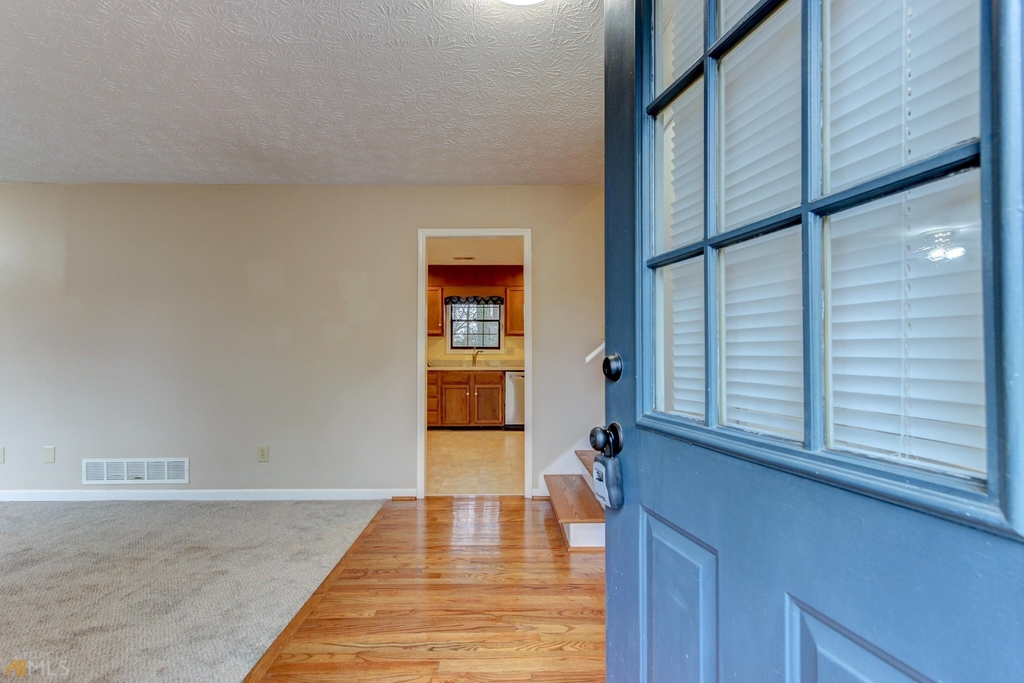102 Pine Point - Photo 2