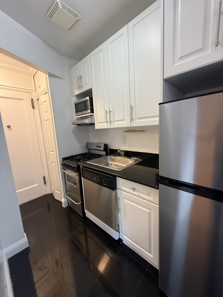 440 East 78th Street - Photo 4