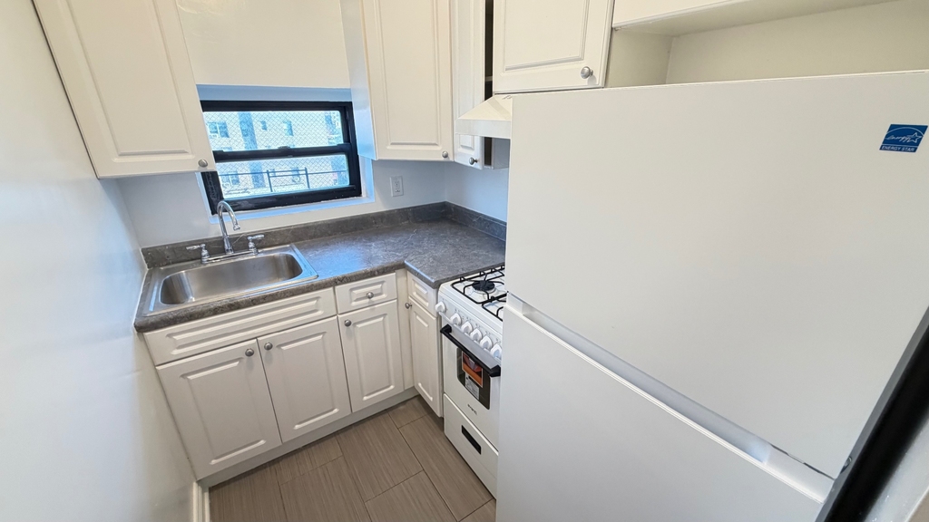 41-12 Elbertson Street - Photo 10