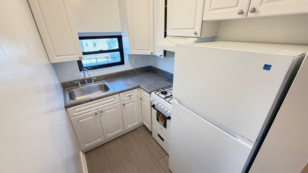 41-12 Elbertson Street - Photo 12
