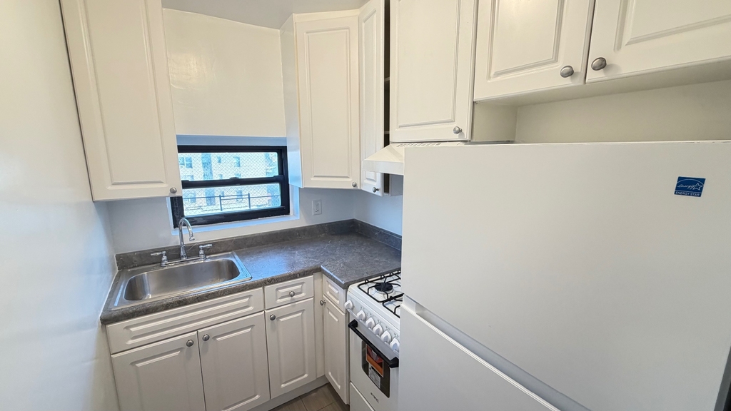 41-12 Elbertson Street - Photo 11