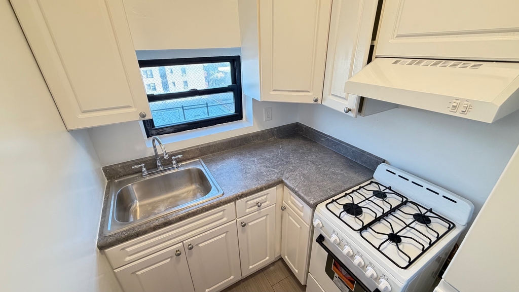 41-12 Elbertson Street - Photo 13