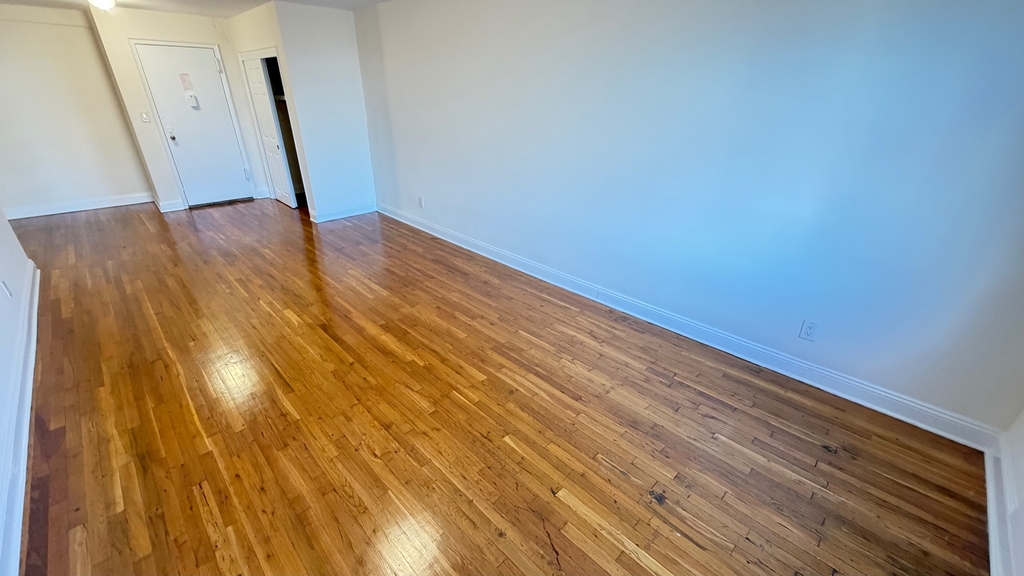 41-12 Elbertson Street - Photo 8
