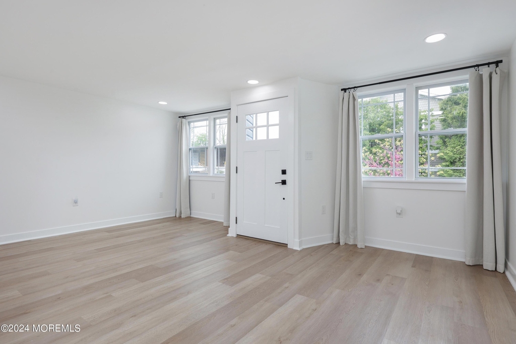 56 Bannard Street - Photo 2