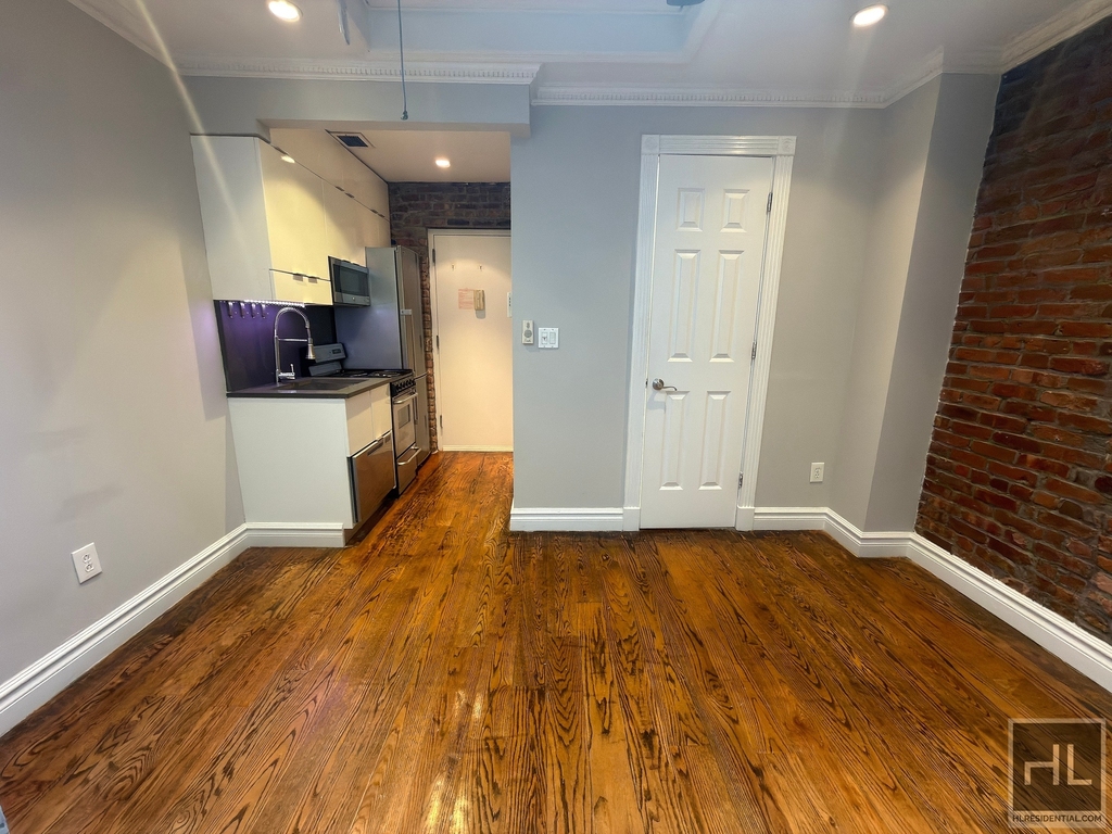 West 14 Street - Photo 2