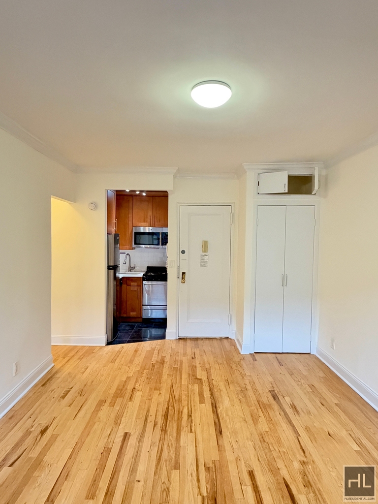 3 Avenue - Photo 1