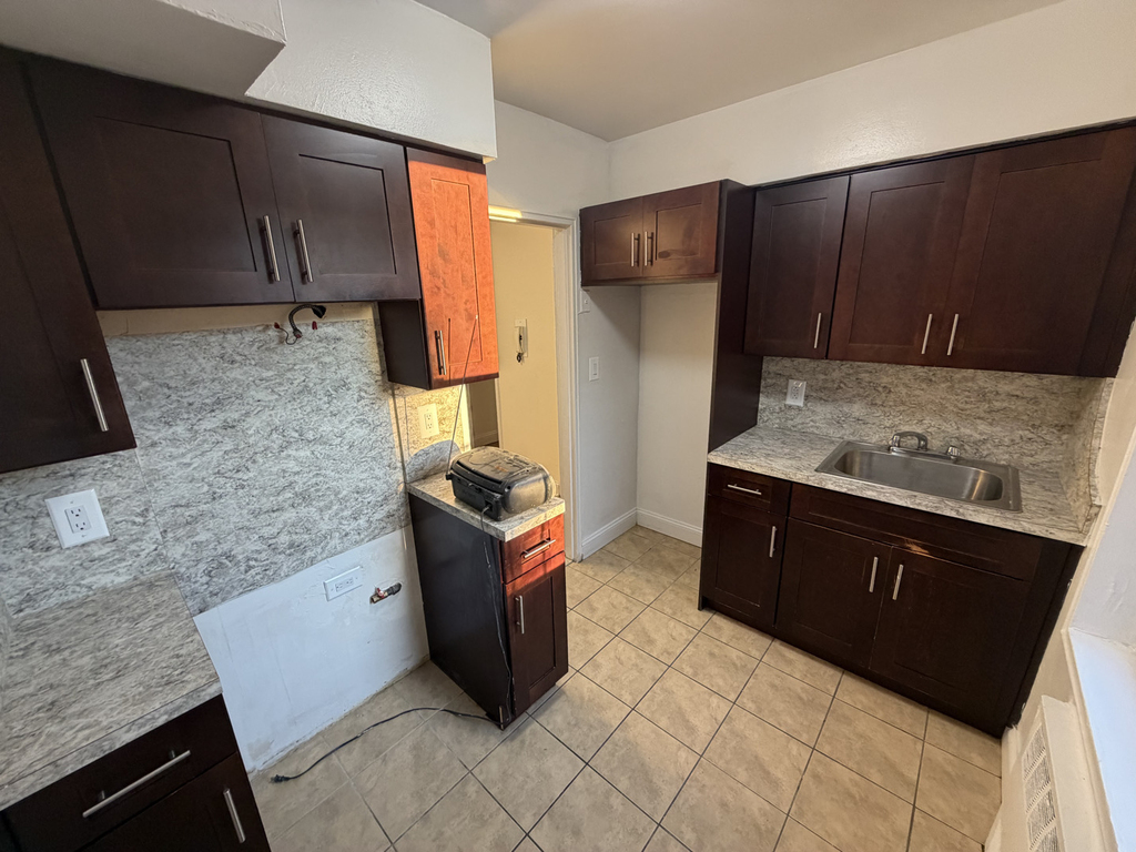 41-10 Bowne Street - Photo 7