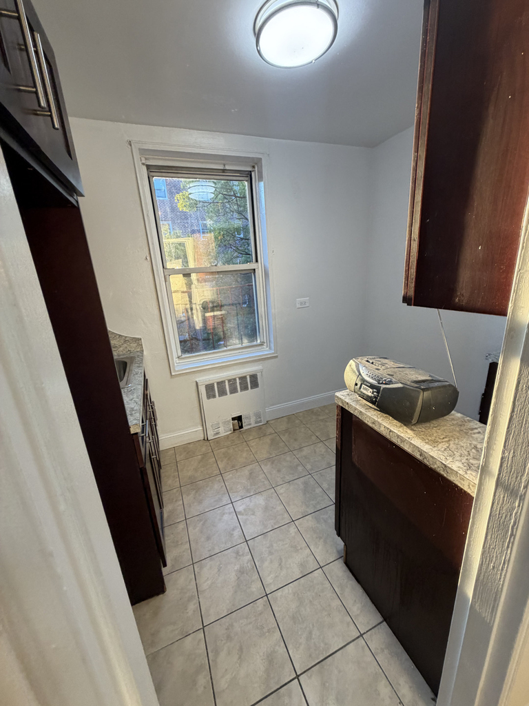 41-10 Bowne Street - Photo 6