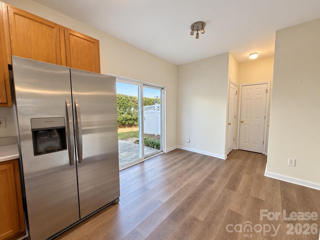 634 Fountain Court - Photo 6