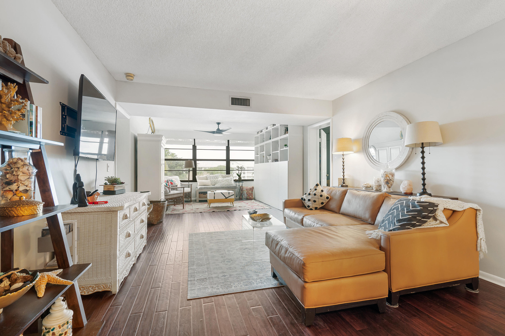 6037 Balboa Circle - Photo 8