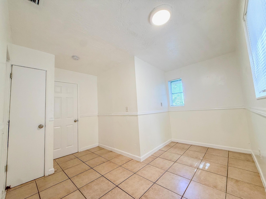 3075 Floweva Street - Photo 8