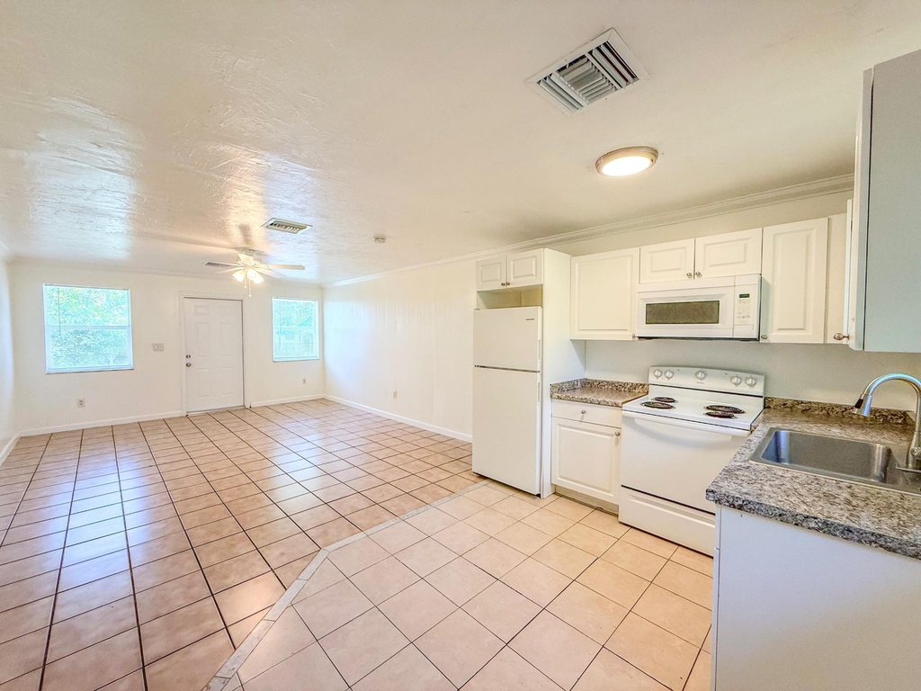 3075 Floweva Street - Photo 3